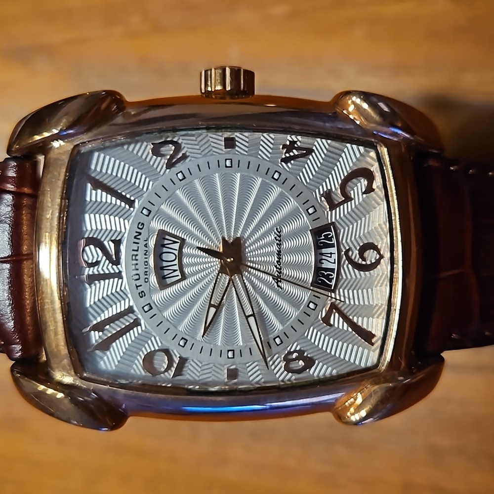 Pre-owned men's watch